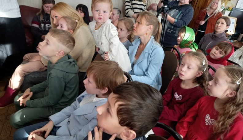 Маленькие жители Кондрова стали участниками рождественского представления