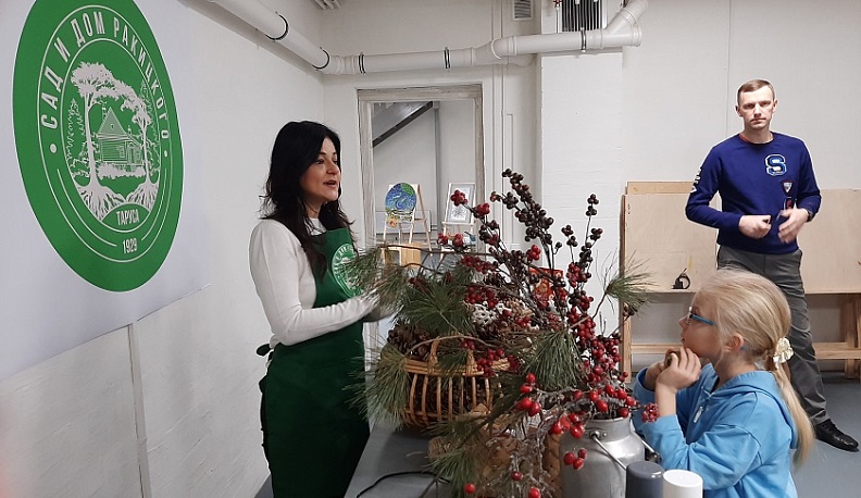 В Тарусе мастерили предметы декора из шишек румелийской сосны