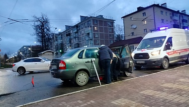 В центре Калуги легковушка сбила пенсионерку