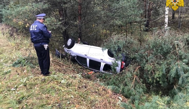 В Перемышльском районе перевернулась «Лада Ларгус»