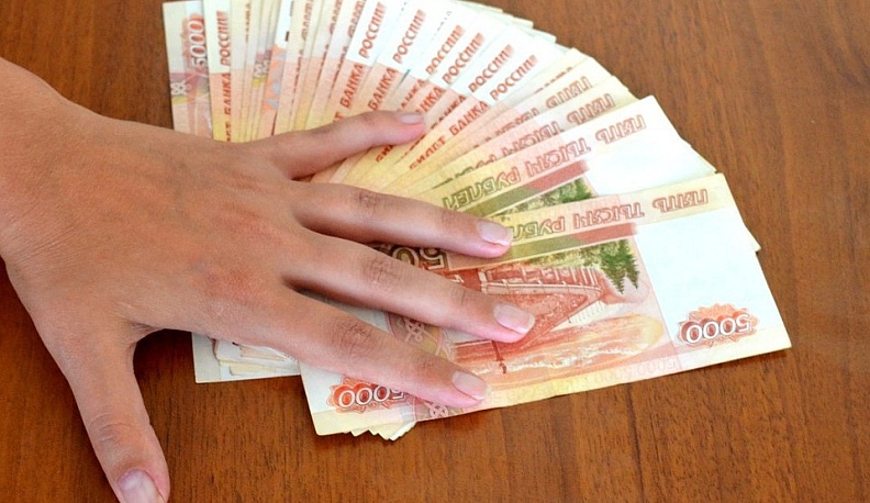 В Калуге бухгалтер начислила себе дополнительную зарплату в 230 тысяч