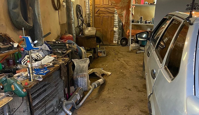 В Калужской области в гараже нашли труп 20-летнего мужчины