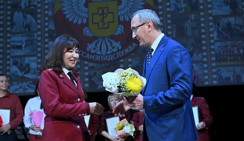 Владислав Шапша поздравил сотрудников санитарно-эпидемиологической службы России с юбилеем