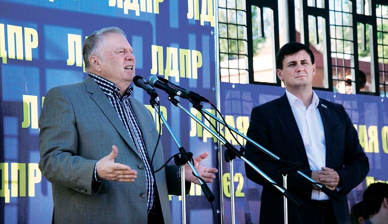 Владимир Жириновский и кандидат в депутаты Государственной Думы от нашей области Вадим Деньгин. 2015 г.