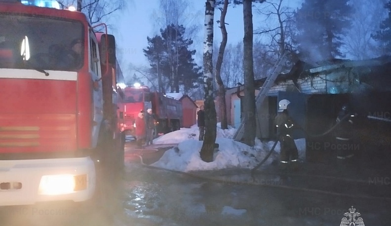 В поселке Товарково ночью сгорел дом