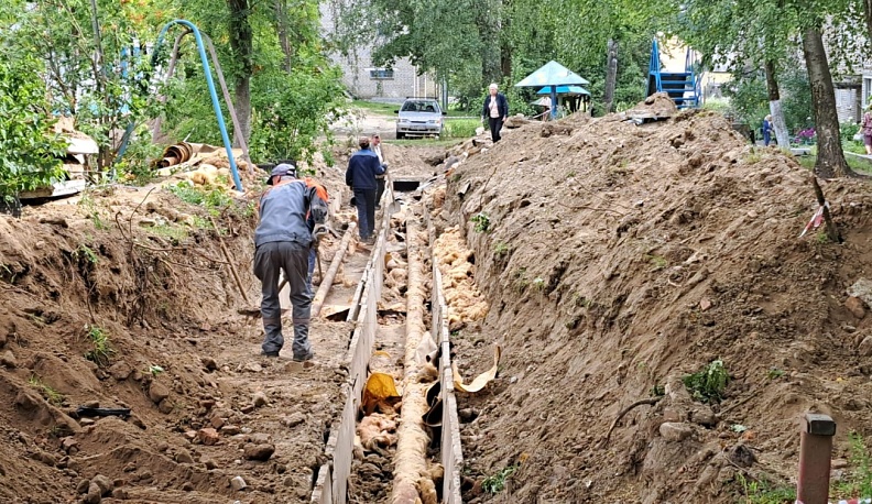 В Людинове продолжаются работы по замене теплотрасс