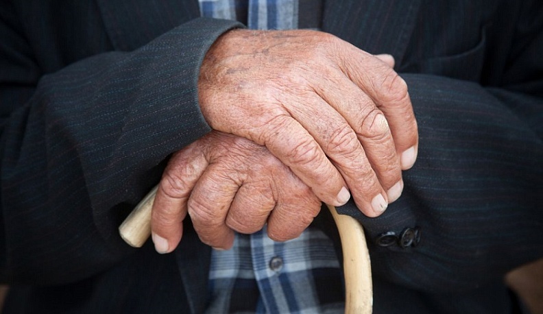 В Малоярославце пенсионера обокрали в подъезде