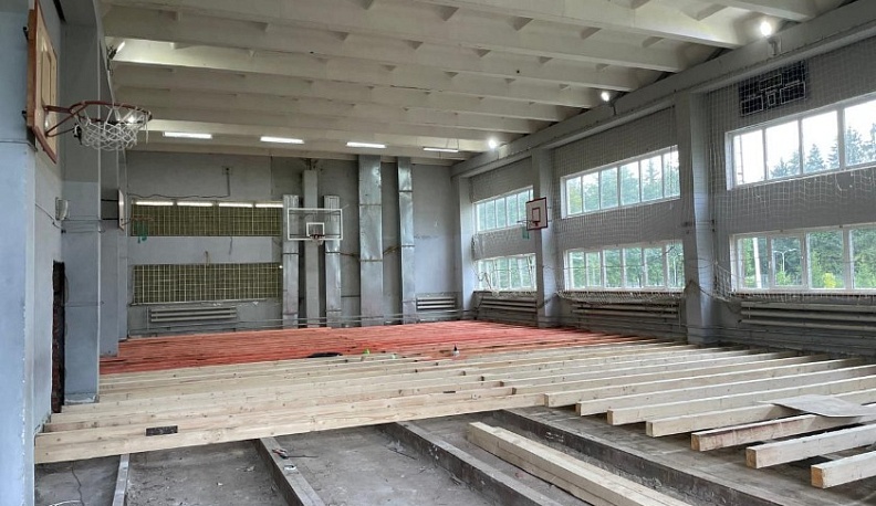 В Тарусе завершается ремонт спортзала первой школы 