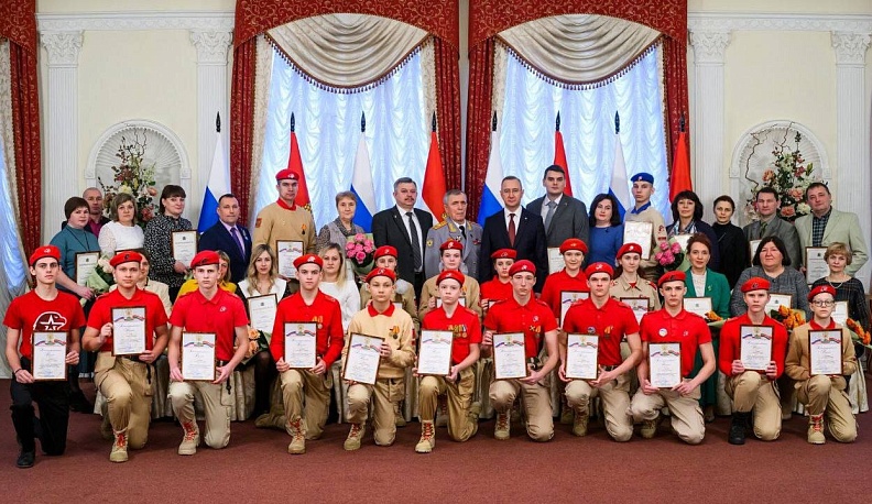 Владислав Шапша встретился с калужскими юнармейцами