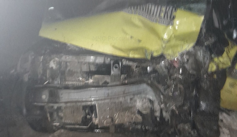 В Калужской области столкнулись «Рено» и «Хендаи»