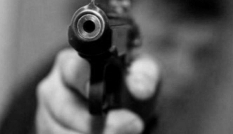 Калужанин открыл стрельбу из травматического пистолета возле бара