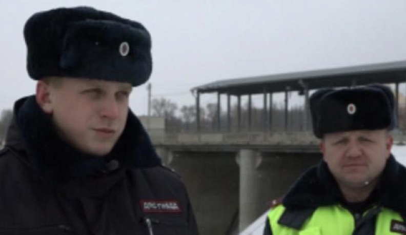 Сотрудники ГИБДД спасли жизнь калужанину