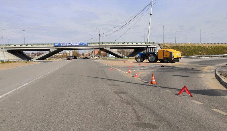 В Калуге мотоциклист погиб в аварии с трактором