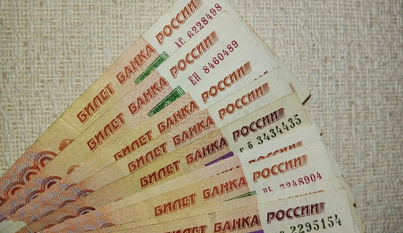 В Калуге уволенный продавец похитила деньги из магазина