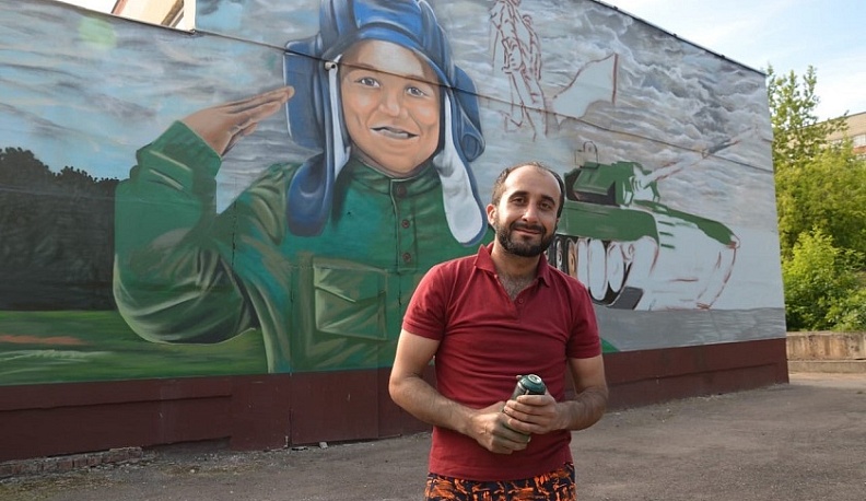 Стену калужского лицея украсил портрет юного белгородского патриота