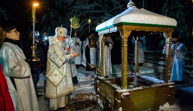 Владислав Шапша встретил Крещение на Святом источнике во Льва Толстого