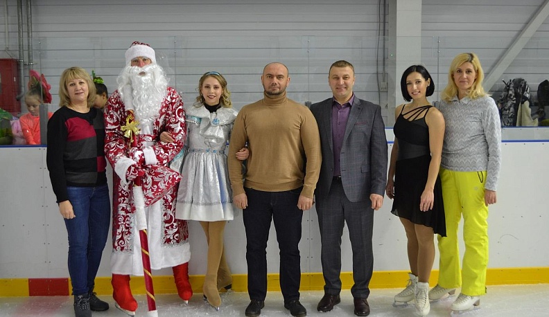 В Кондрове показали новогоднюю сказку на льду