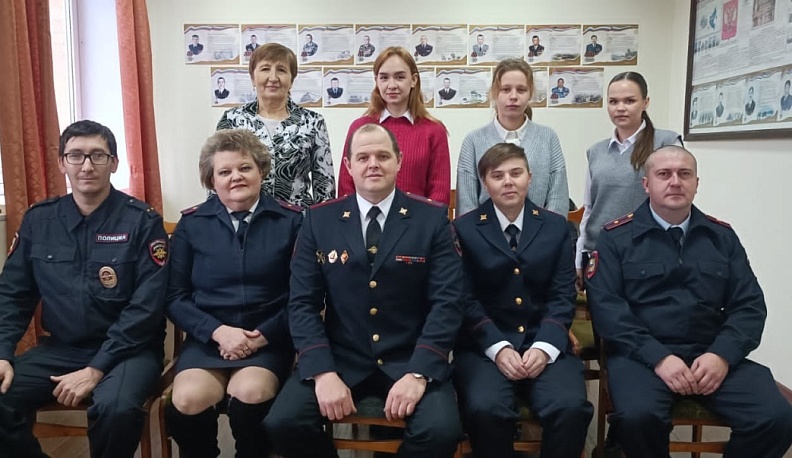 В Хвастовичском районе поздравили полицейских с профессиональным праздником