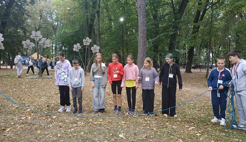 Юные тарусяне осваивают туристическое снаряжение благодаря нацпроекту «Образование»