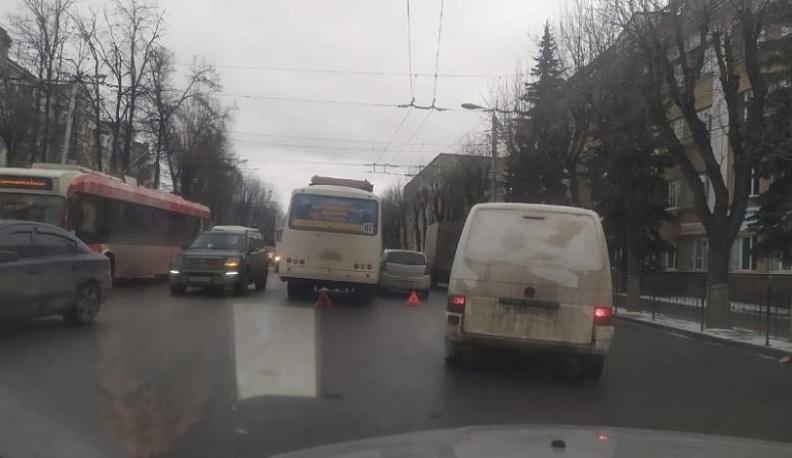 Авария на Ленина в Калуге спровоцировала "пробку"
