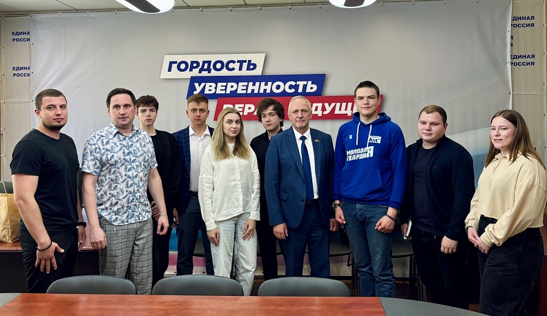 В Калуге встретились участники гуманитарных миссий на освобожденные территории