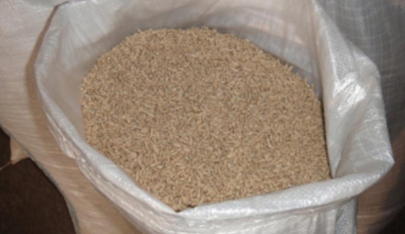 Вор вывез с работы полтонны комбикорма 