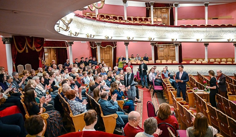 Павел Суслов встретился с коллективом драмтеатра