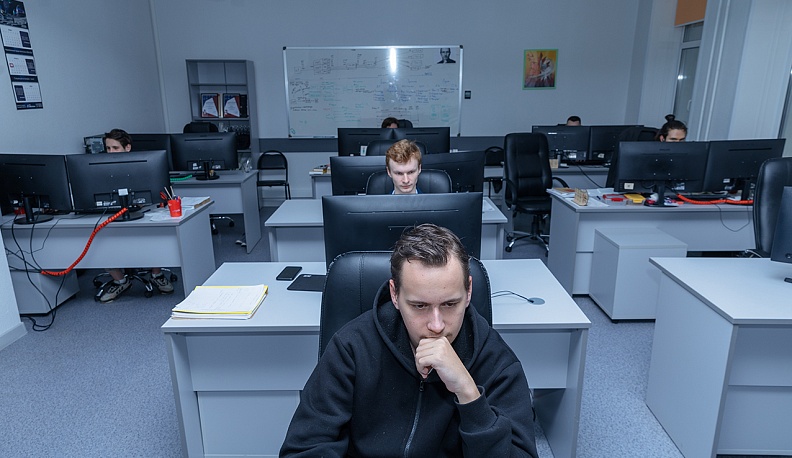 И на гербе,  и на орбите