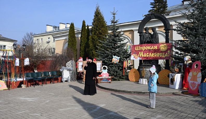 В Калуге начали отмечать Масленицу