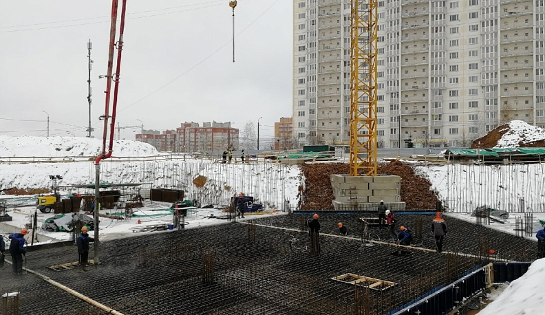 Продолжается строительство детско-взрослой поликлиники на Правобережье Калуги 