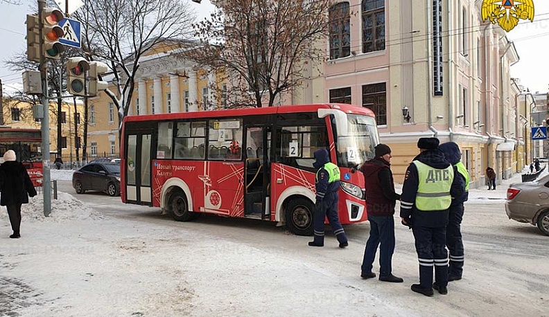  В центре Калуги в городском автобусе пострадал пассажир