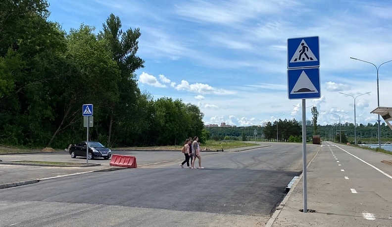 На набережной Яченского водохранилища в Калуге появился приподнятый пешеходный переход