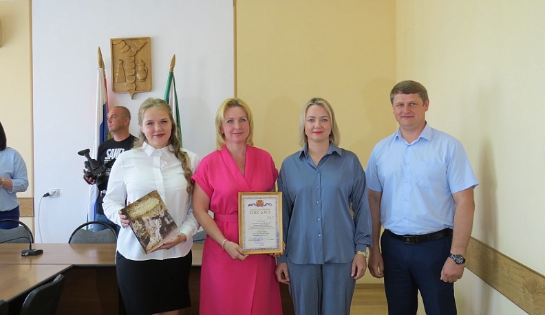 Кировские медалисты получили заслуженные награды