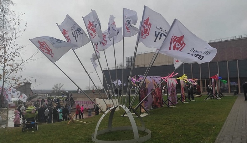 На фестивале «УграФест» открылись уникальные выставки костюма, портретов, оружия и доспехов