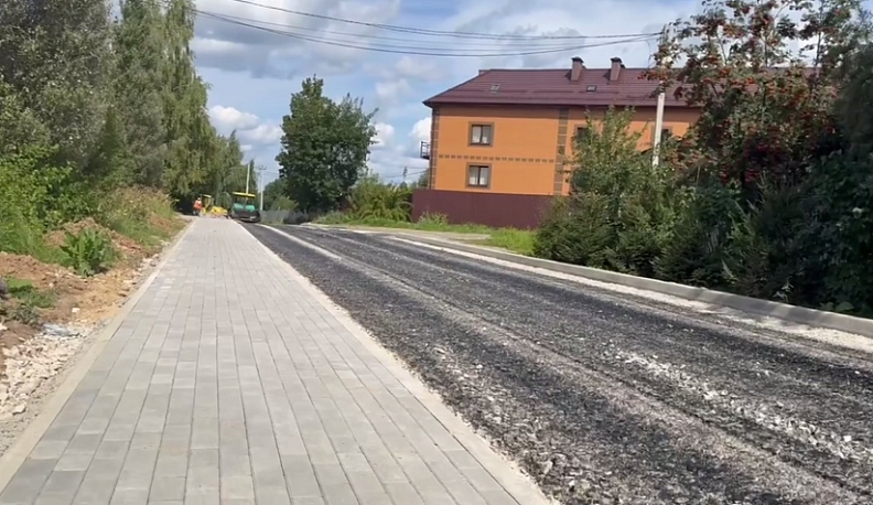 В Калуге обустроили тротуар в районе школы №50