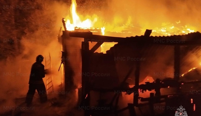 В Калужской области сгорела летняя кухня