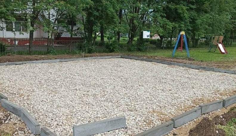 В поселке Октябрьский началось строительство воркаут-площадки