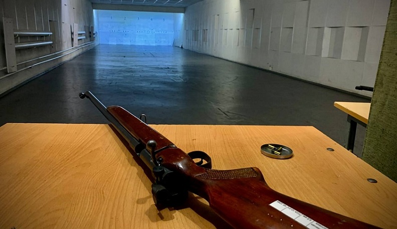 В Калуге инвалиды войны посоревновались с общественной палатой в стрельбе