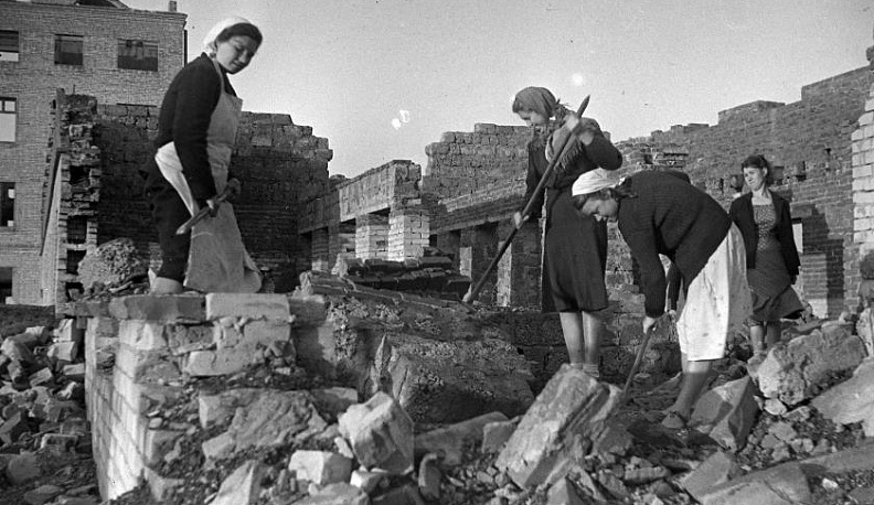 Калужанам предлагают посмотреть уникальные военные фотографии