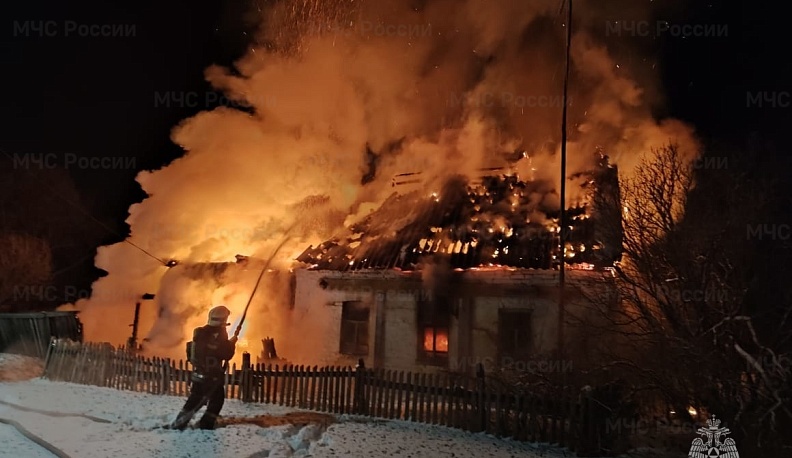 В Людиновском районе ночью сгорел дом