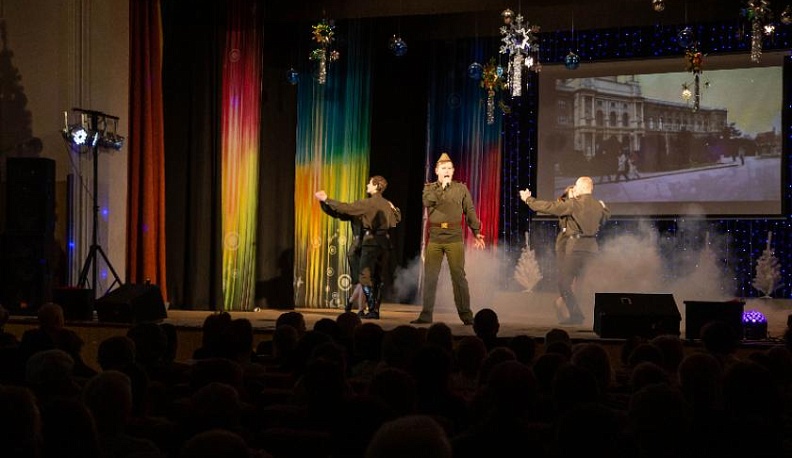 В Калуге исполнили «Смуглянку» и «Темную ночь»