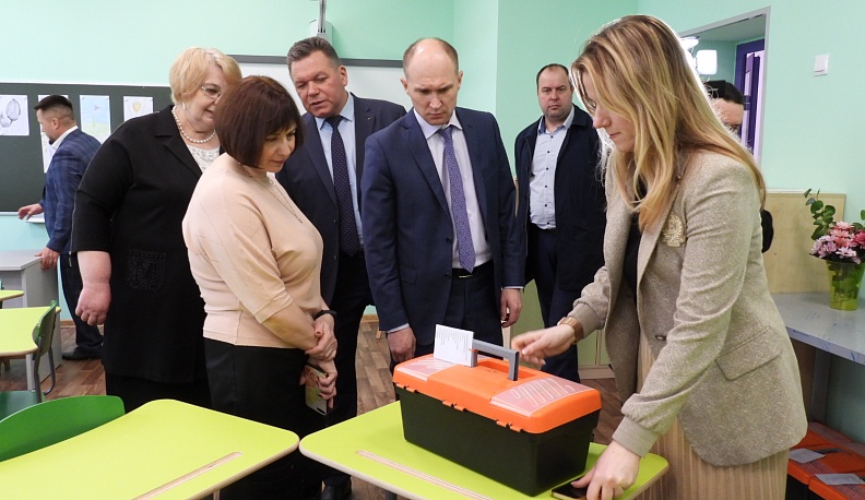 В Износковском районе торжественно открыли Год педагога и наставника