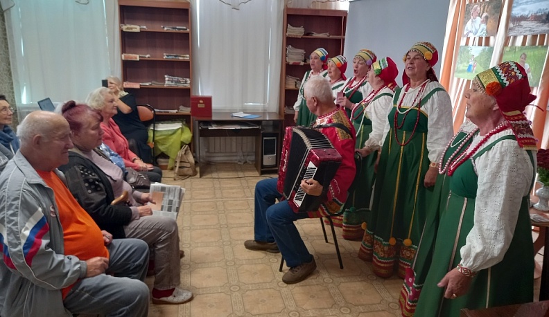 В Кондрове пожилые жители стали участниками литературно-музыкальной программы 