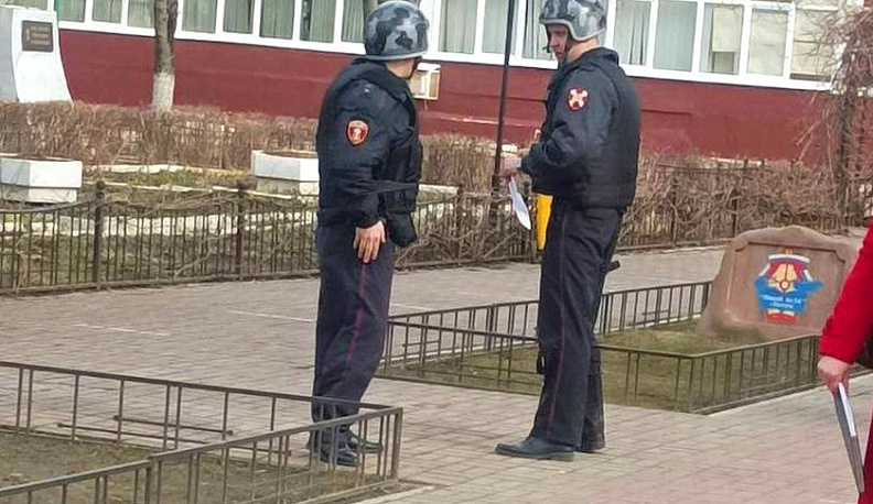 Школы Калуги проверяют после предупреждения о наличии взрывных устройств