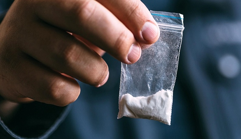 Полицейские поймали вора с наркотиками в Калуге