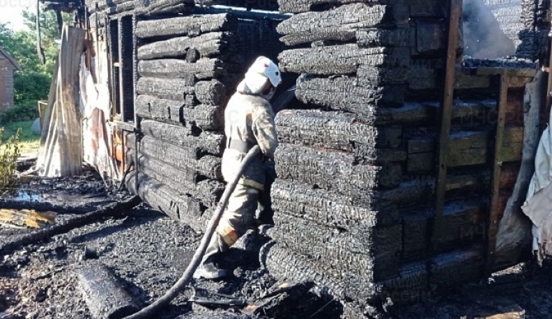 В Калужской области сгорела хозяйственная постройка