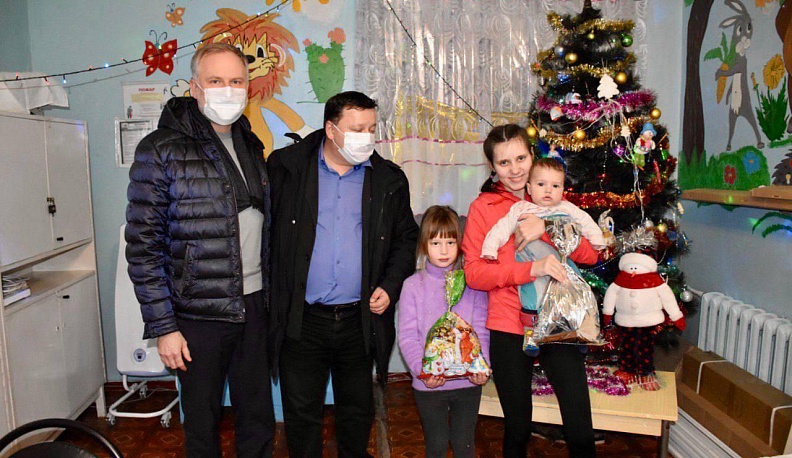 Гуманитарный конвой с новогодними подарками отправился из Калуги в Первомайск