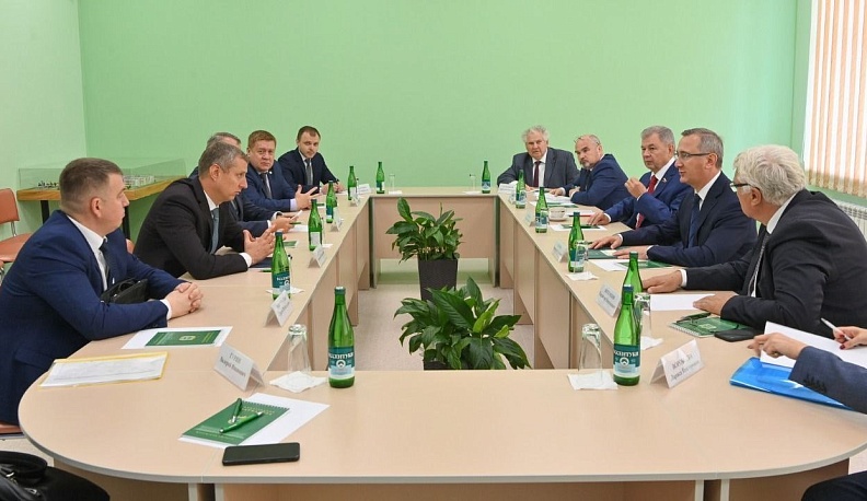 Владислав Шапша провёл рабочую встречу с послом Беларуси Дмитрием Крутым