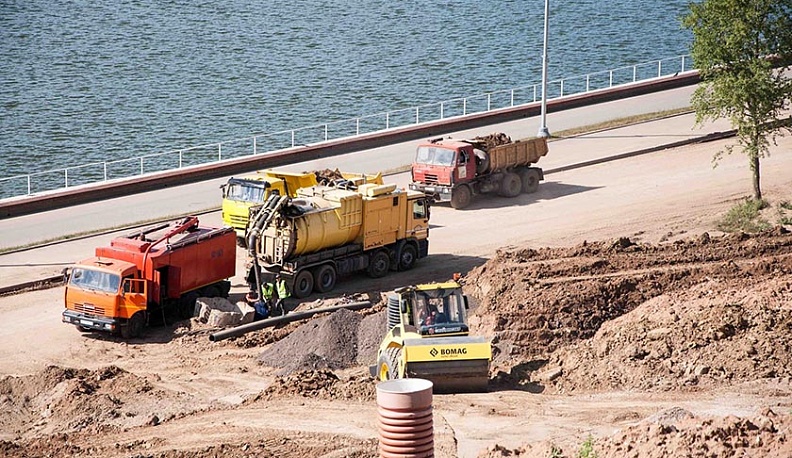 На склоне возле музея истории космонавтики в Калуге высадят кусты в виде млечного пути