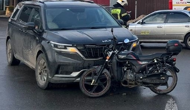 В Калуге минивэн столкнулся с мотоциклом